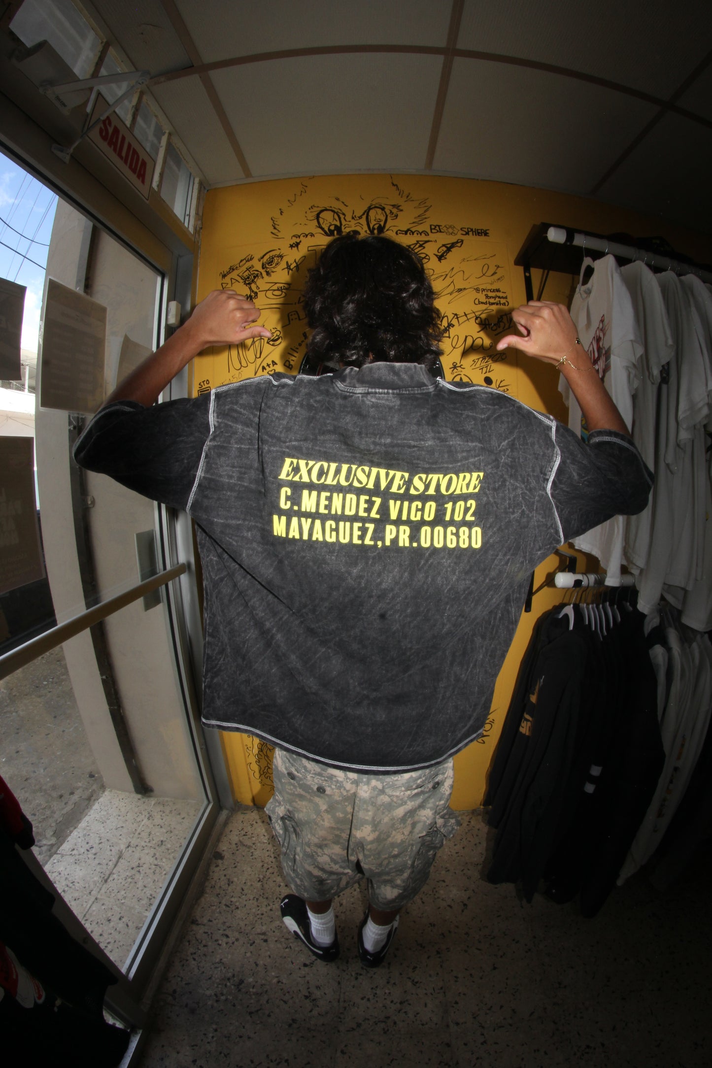 Essentzial exclusive shop tee